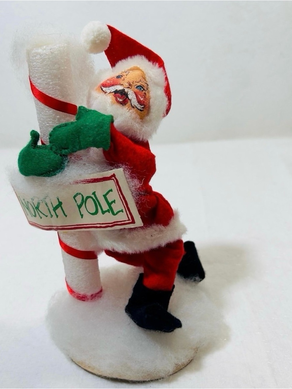 Annalee 8" Santa Claus Hugging North Pole Sign